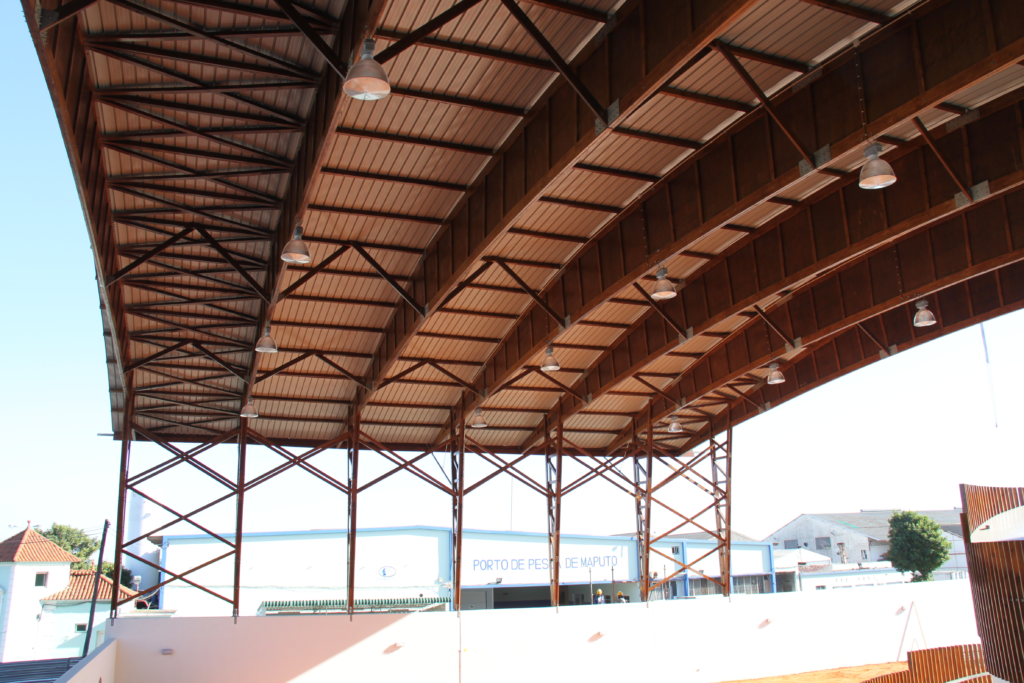 Curved laminated beams